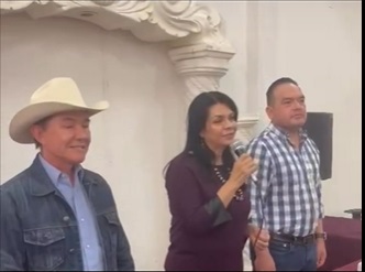 DIPUTADA ERNESTINA CASTRO, ENTREGA RECONOCIMIENTO ESPECIAL EN DÍA DEL AGRONOMO